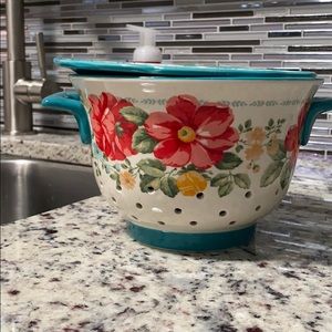 Berry strainer with removable top plate